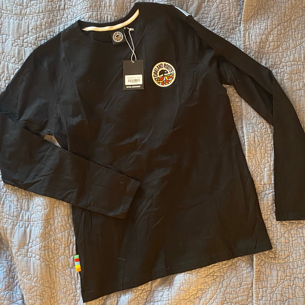 NWT size M Oakland Roots long sleeve t-shirt